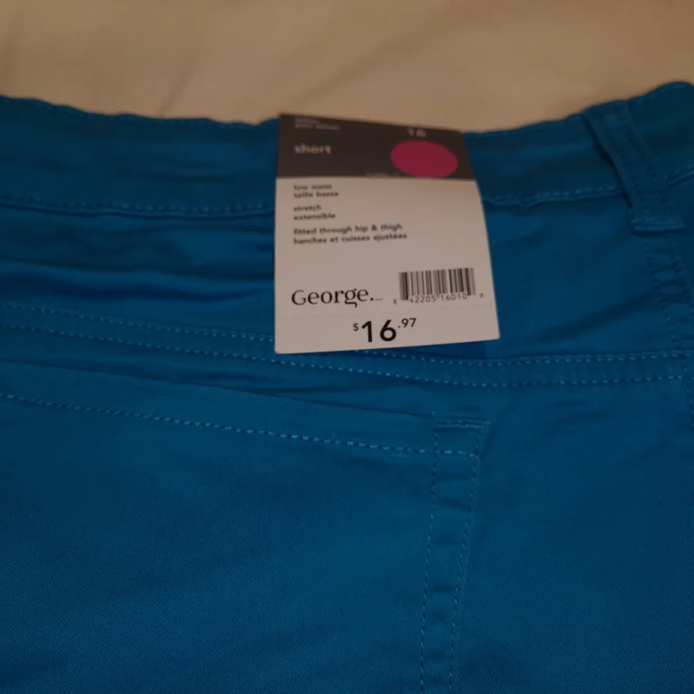 Shorts - Picture 3 of 3